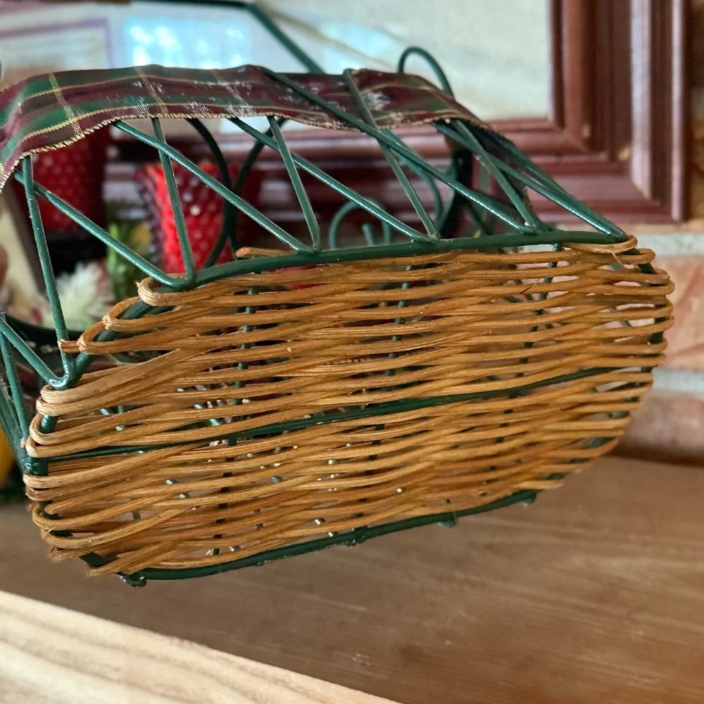 Vintage 1992 Holiday Wine Green Wire Wicker Basket with Plaid Bow